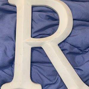 “R” wall decor